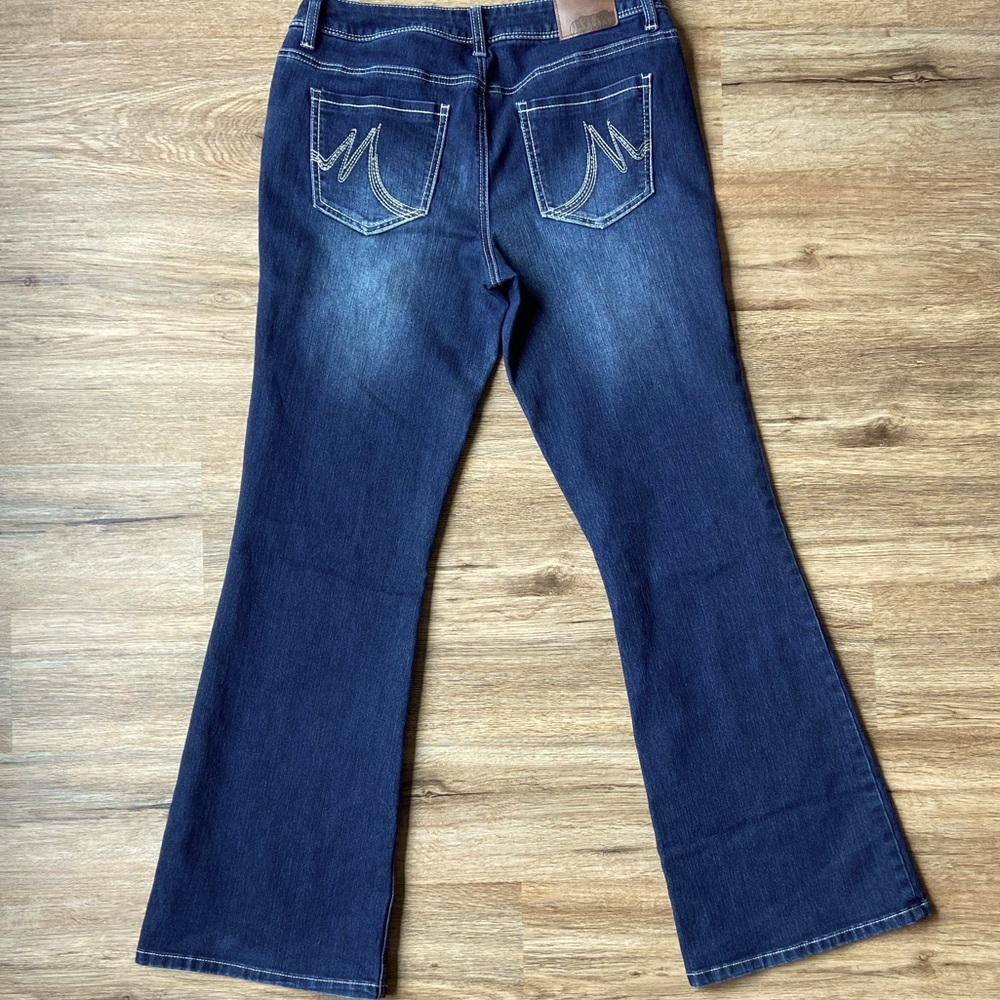 Maurices Flare Jeans SZ 9/10 EUC - Picture 2 of 5